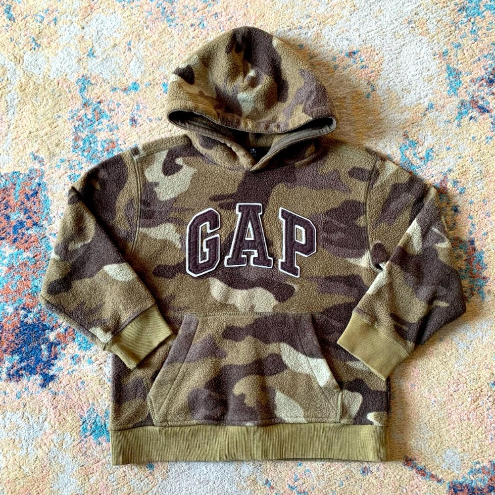 Gap Kid’s Camouflage Polar Fleece Logo Hoodie, size S (6-7)